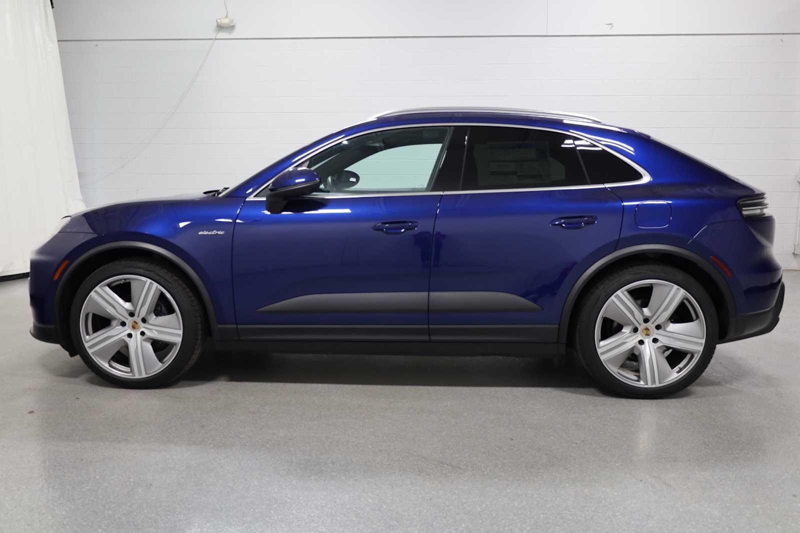 2024 Porsche Macan Electric 4 photo 2