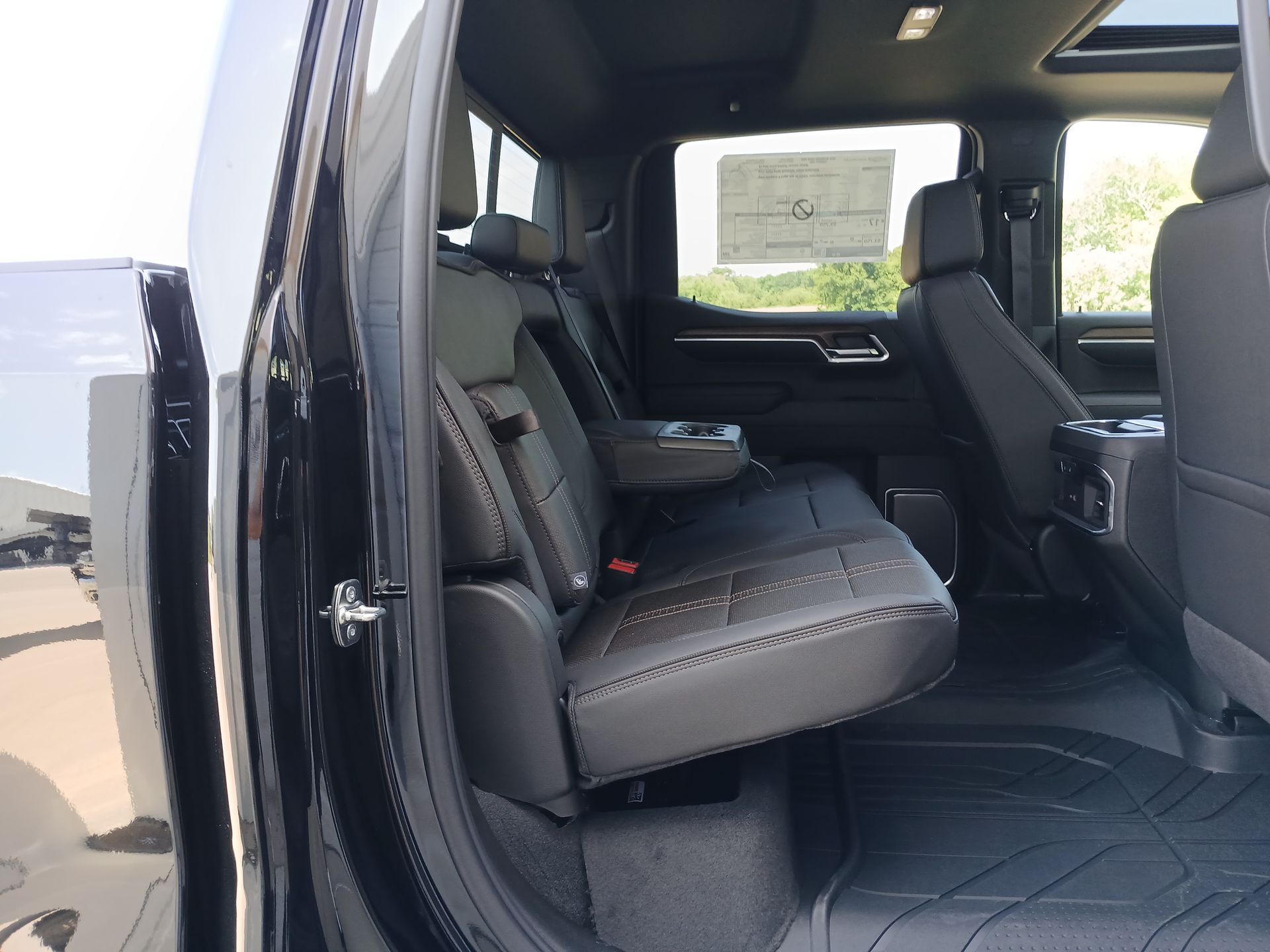 2025 Chevrolet Silverado High Country photo 26