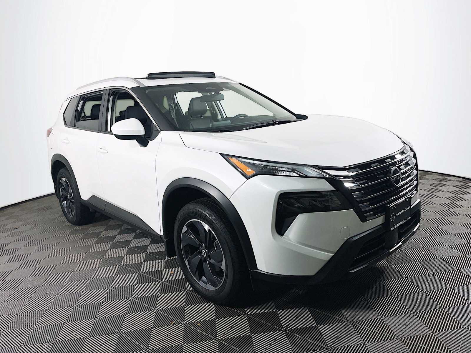 2024 Nissan Rogue SV photo 3