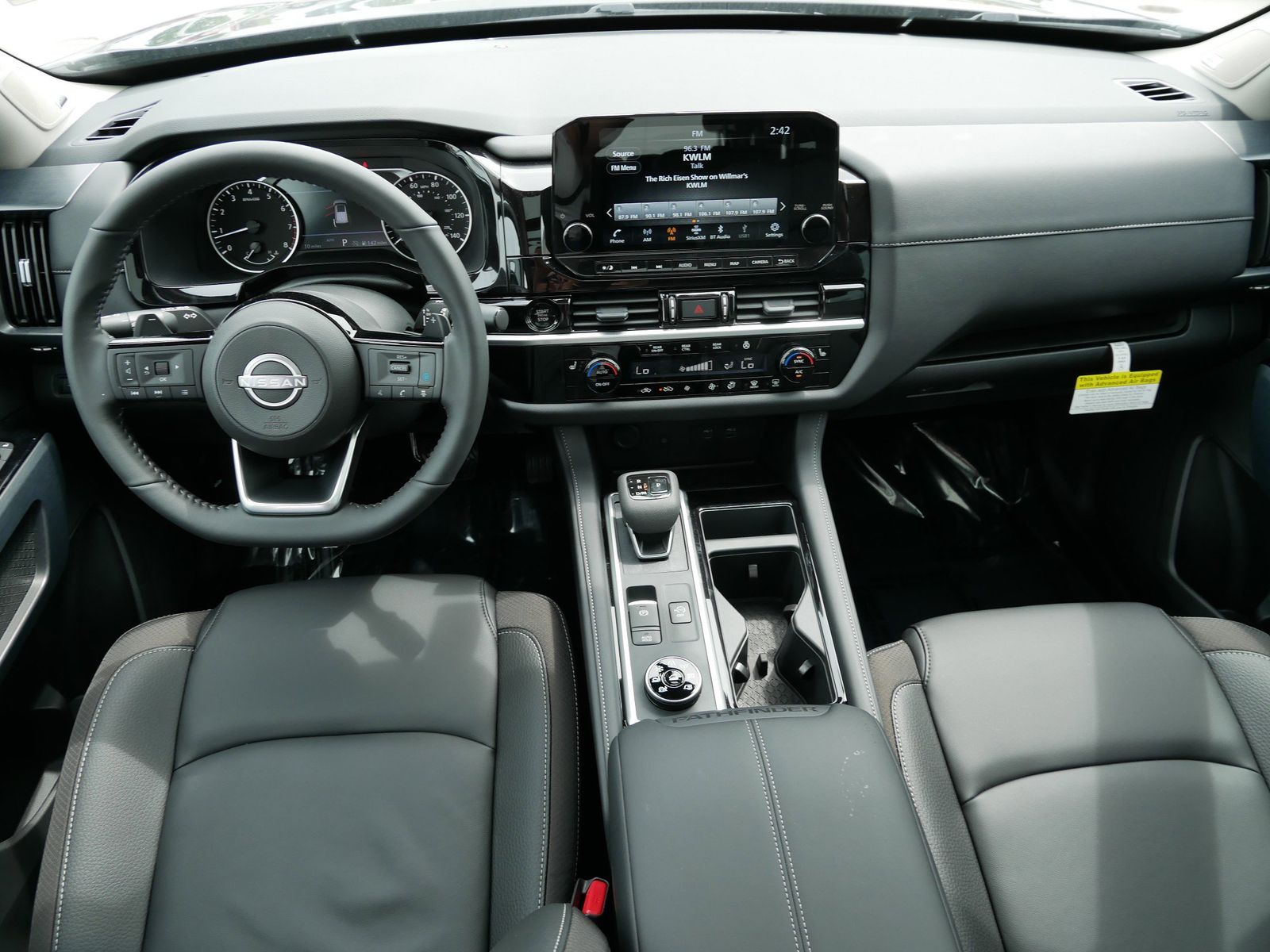 2025 Nissan Pathfinder SL photo 16