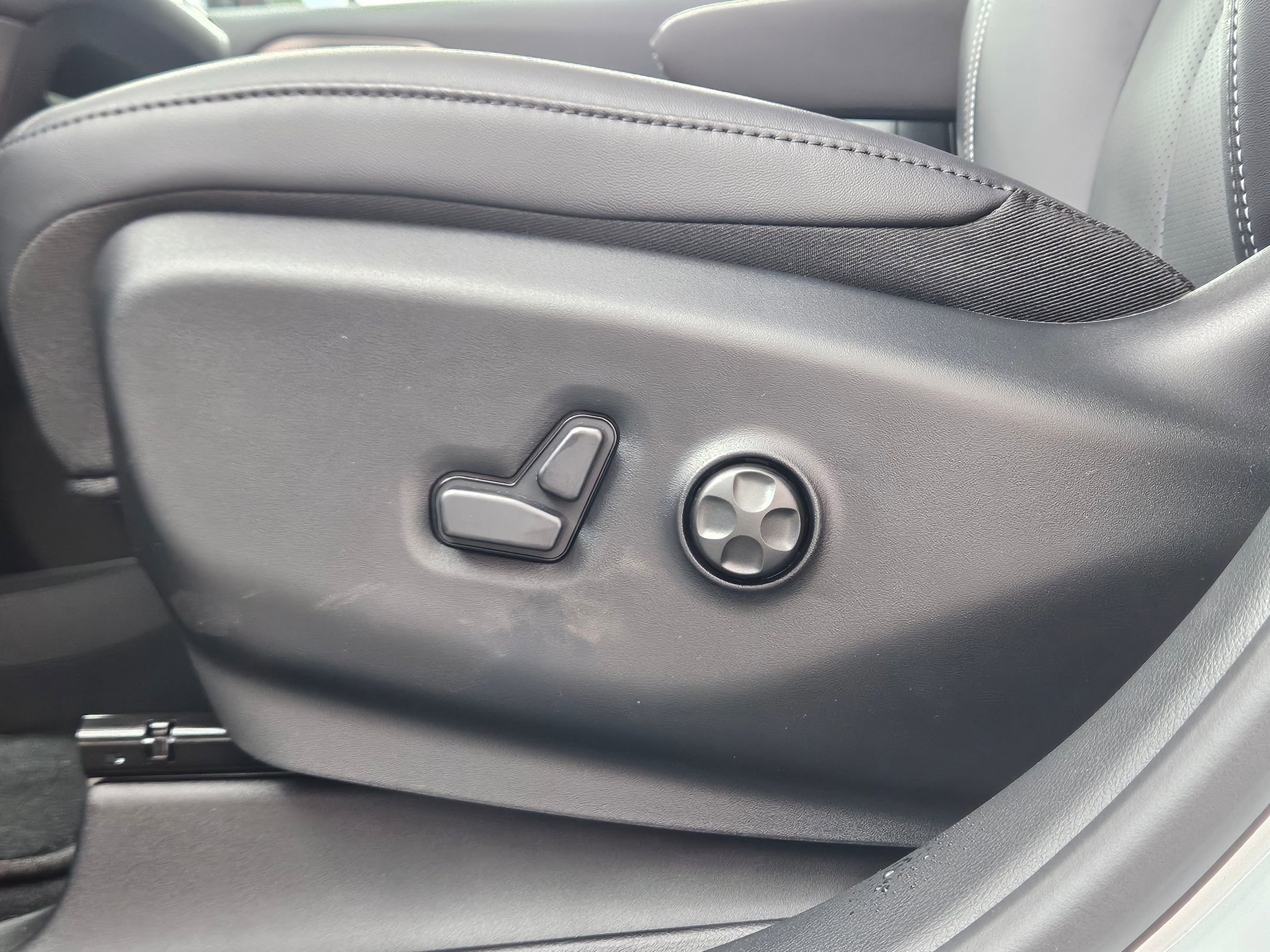 2025 Chrysler Pacifica photo 18