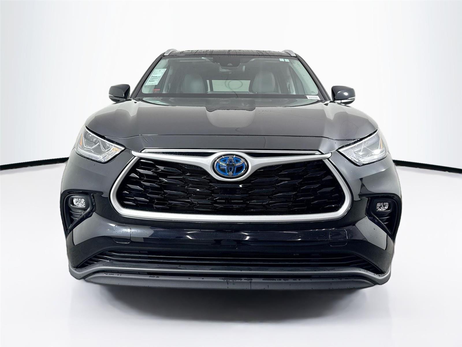 2023 Toyota Highlander Hybrid Bronze Edition photo 3