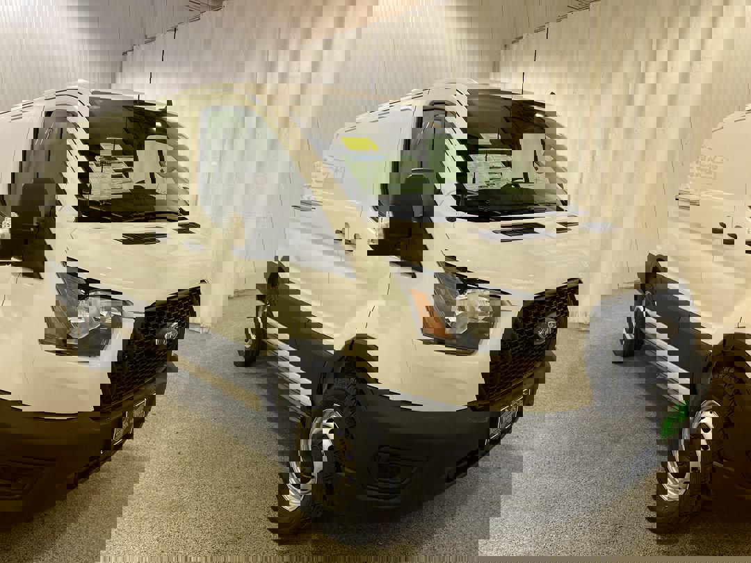 New 2025 OXFORD WHITE Ford BASE image 1
