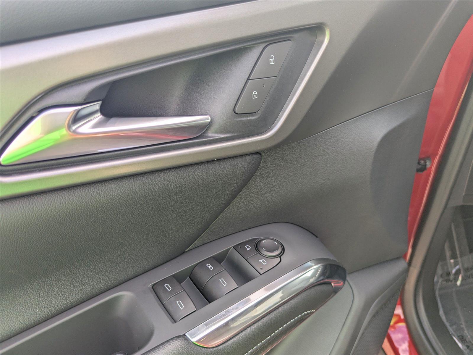 2025 Chevrolet Traverse photo 12