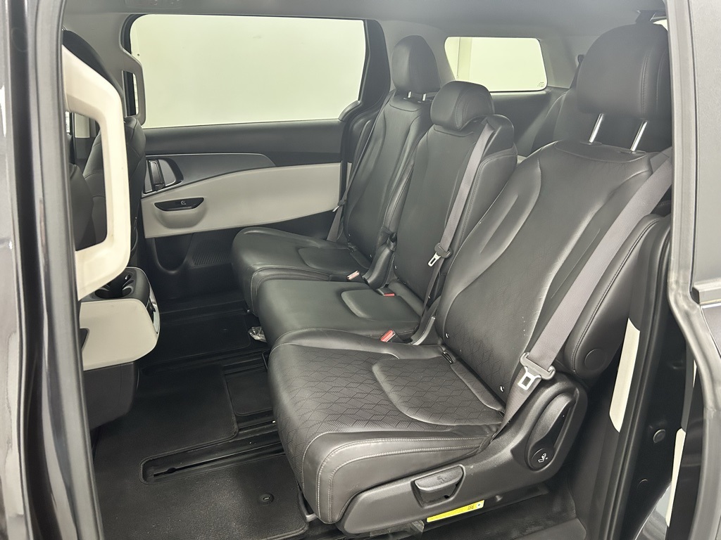 2024 Kia Carnival LX photo 10