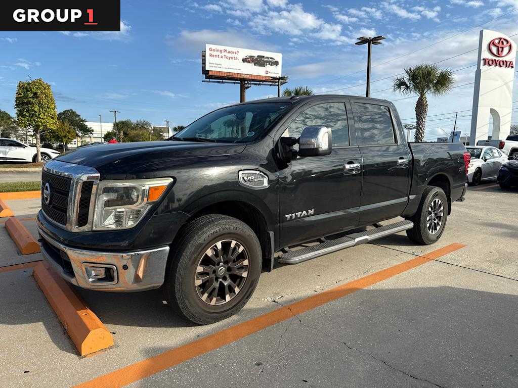 2017 Nissan Titan SL's photo