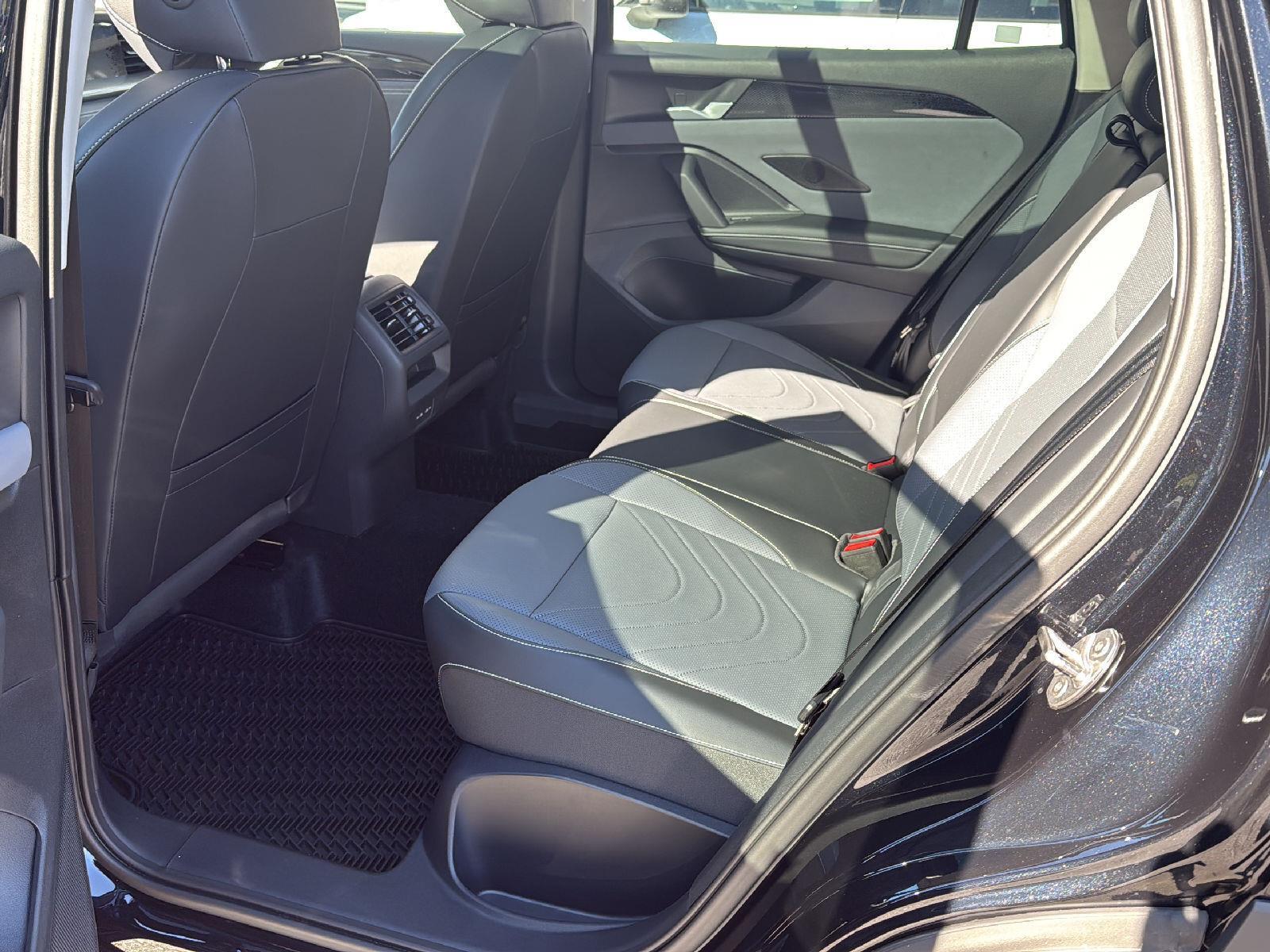 2025 Volkswagen Tiguan SE photo 21