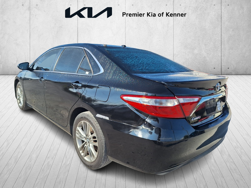 2017 Toyota Camry SE photo 3