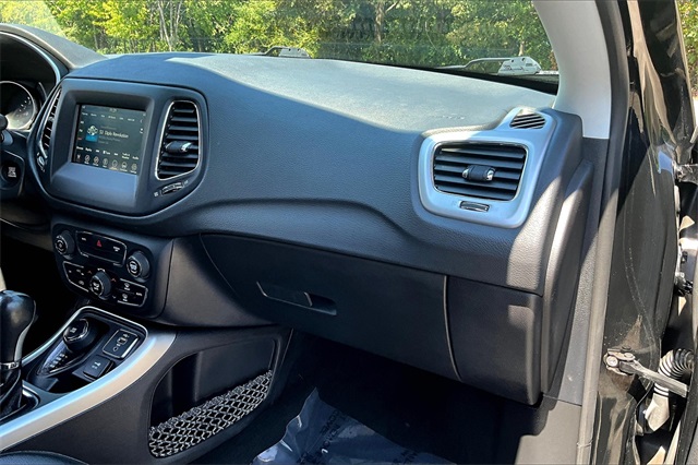 2020 Jeep Compass Latitude photo 24