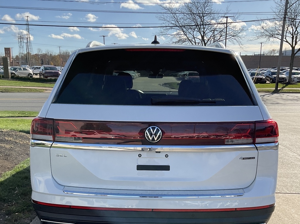 2026 Volkswagen Atlas SEL photo 2