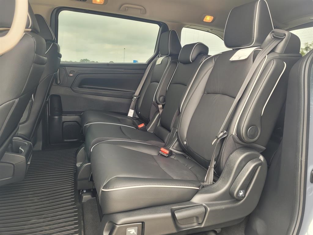 2026 Honda Odyssey Touring photo 14