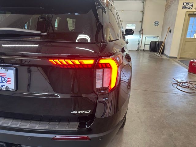 2025 Ford Explorer ST-Line photo 15