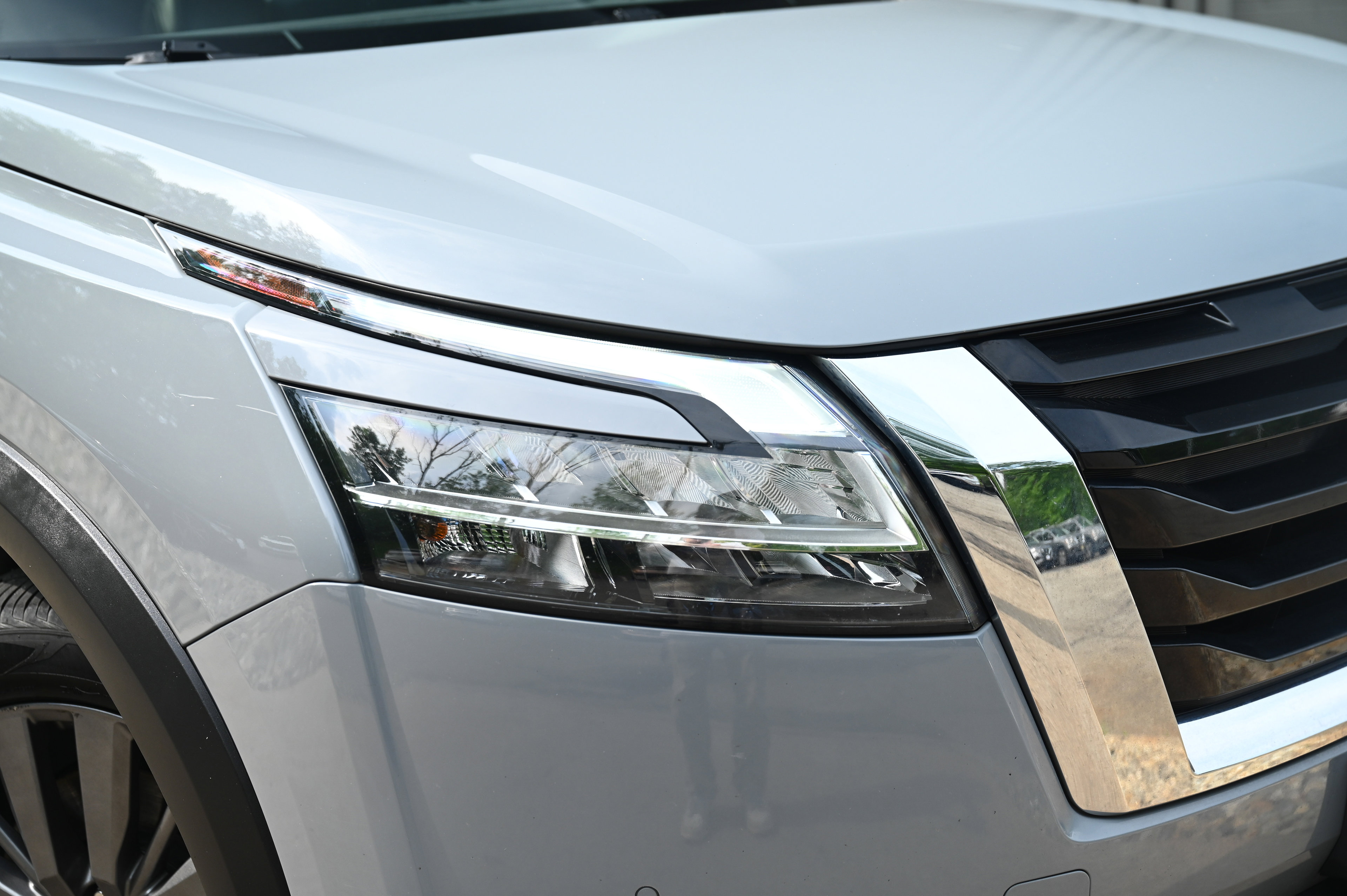 2022 Nissan Pathfinder SL photo 3