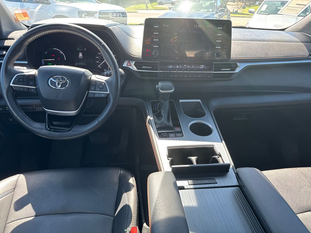 2023 Toyota Sienna XSE photo 22