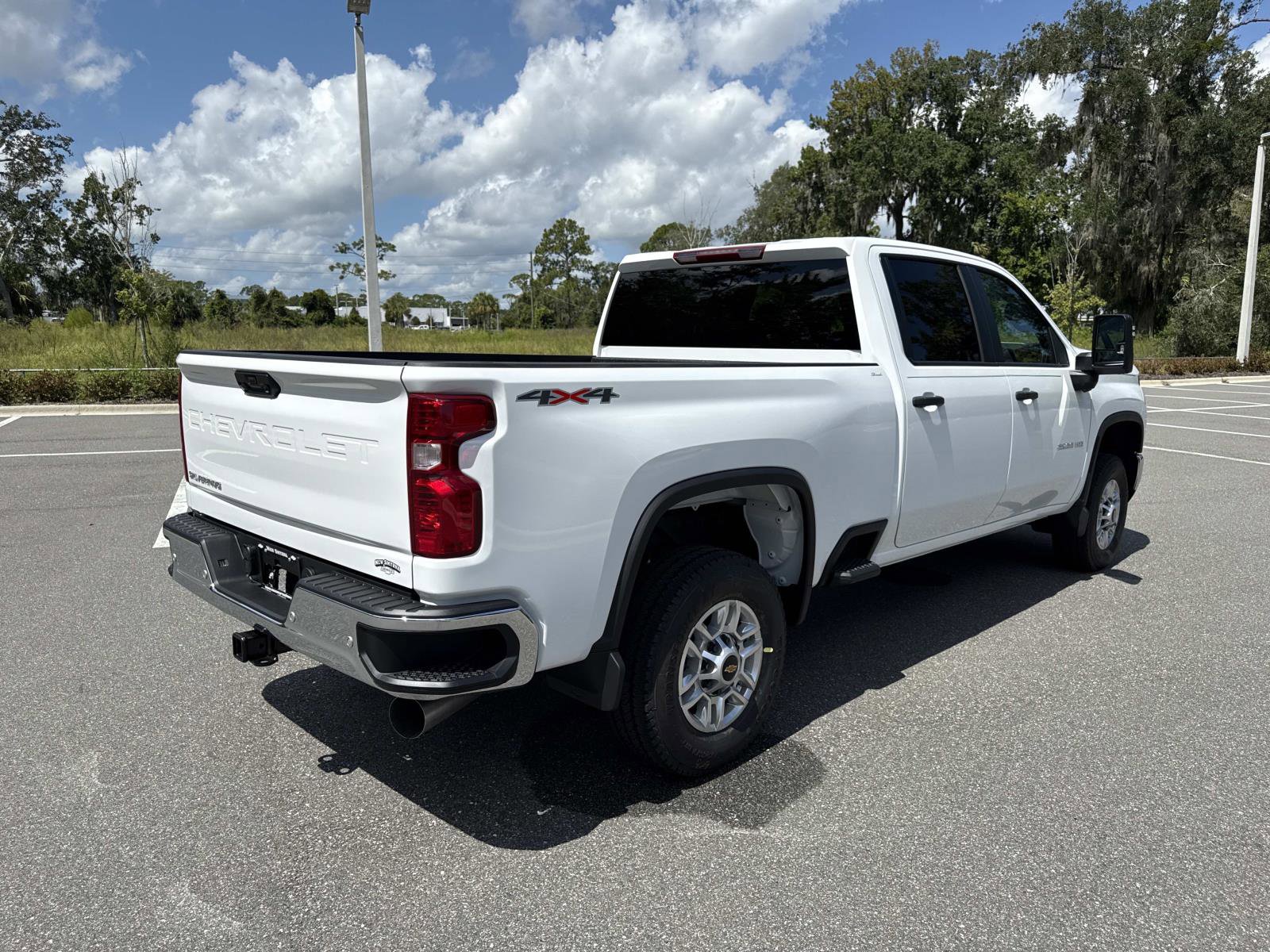 2025 Chevrolet Silverado 2500HD photo 3