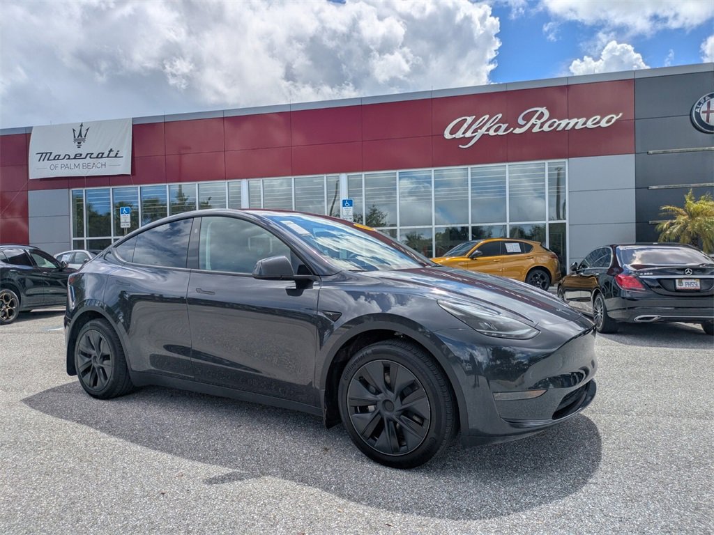 2024 Tesla Model Y Long Range photo 30