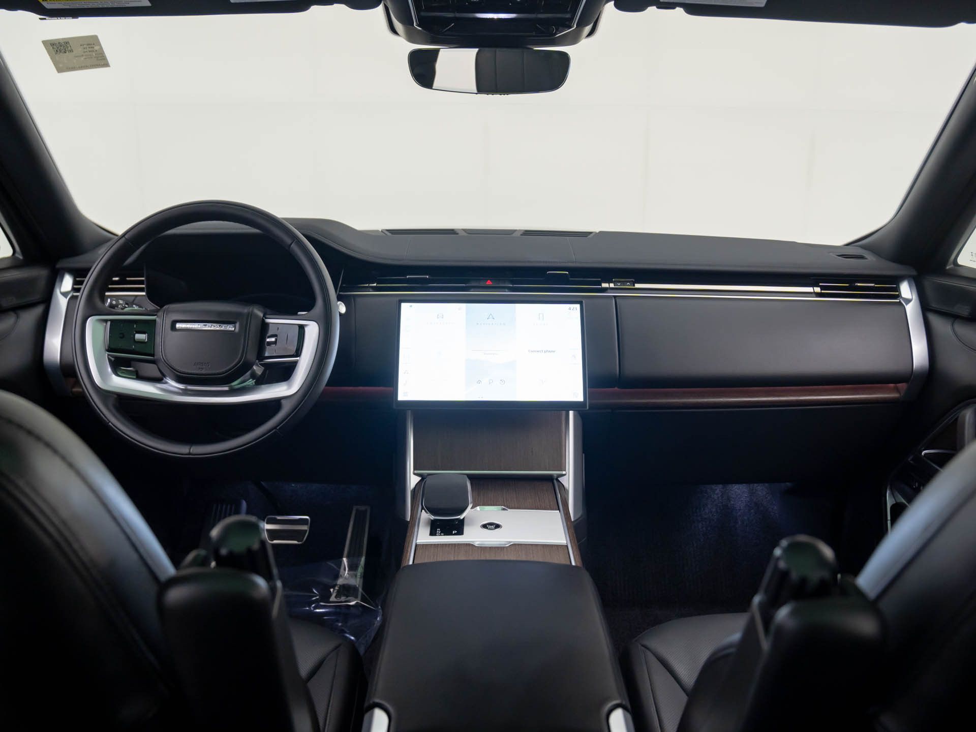 2025 Land Rover Range Rover SE photo 9