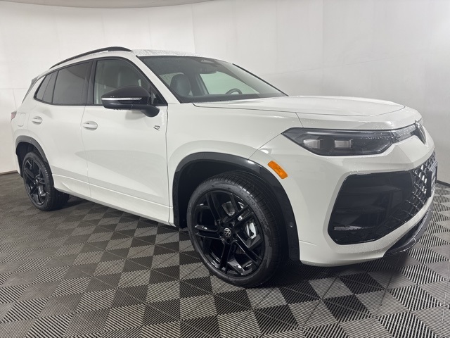 2026 Volkswagen Tiguan SE R-LINE BLACK's photo