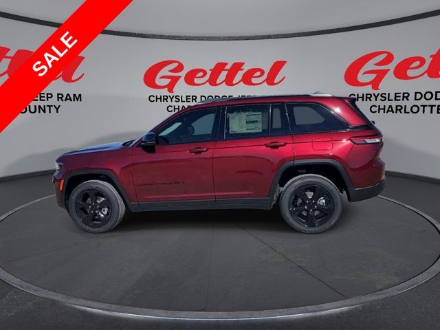 2025 Jeep Grand Cherokee Altitude photo 4