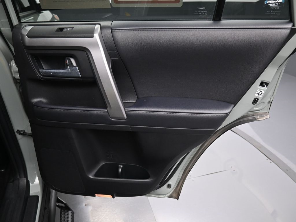 2022 Toyota 4Runner SR5 Trail photo 29