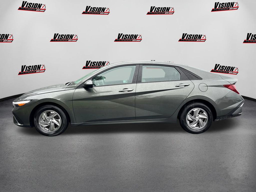 2025 Hyundai Elantra SE photo 6