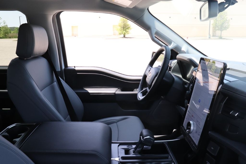 2025 Ford F-150 Lightning photo 9
