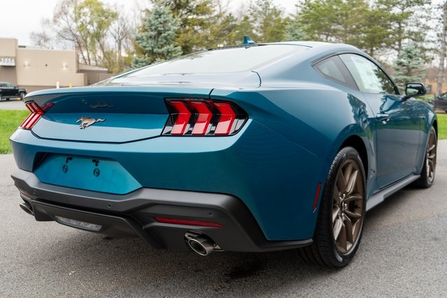 2026 Ford Mustang EcoBoost photo 4