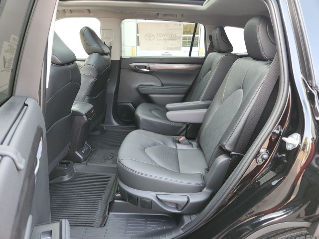 2025 Toyota Highlander XLE XSE Platinum Limited photo 16