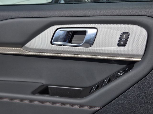2025 Ford Explorer photo 20