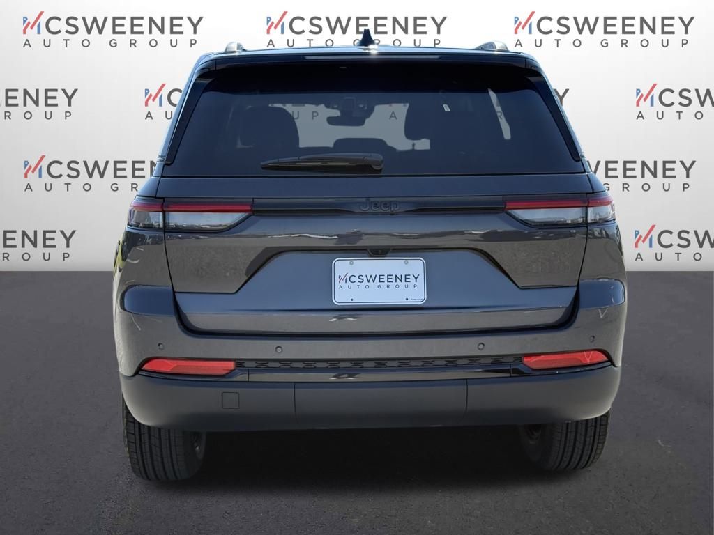 2025 Jeep Grand Cherokee Altitude photo 4