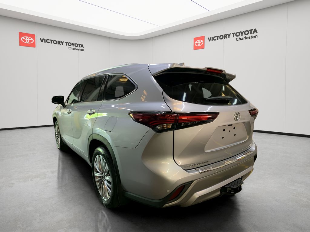 2025 Toyota Highlander XLE XSE Platinum Limited photo 3