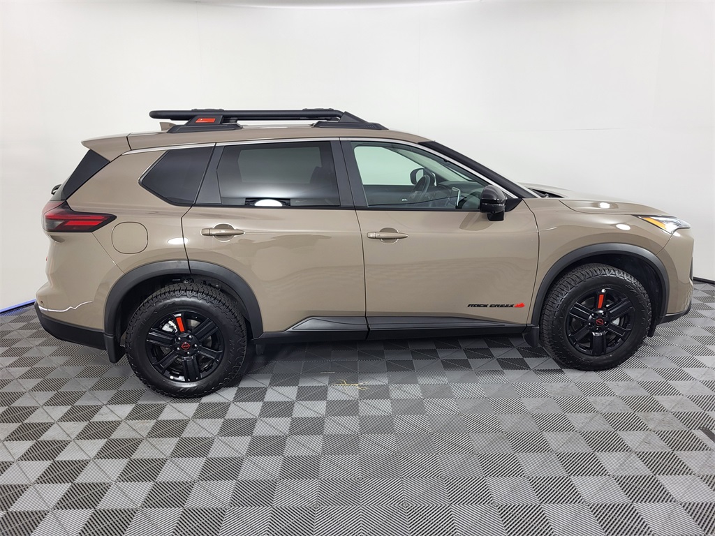 2025 Nissan Rogue SV photo 4