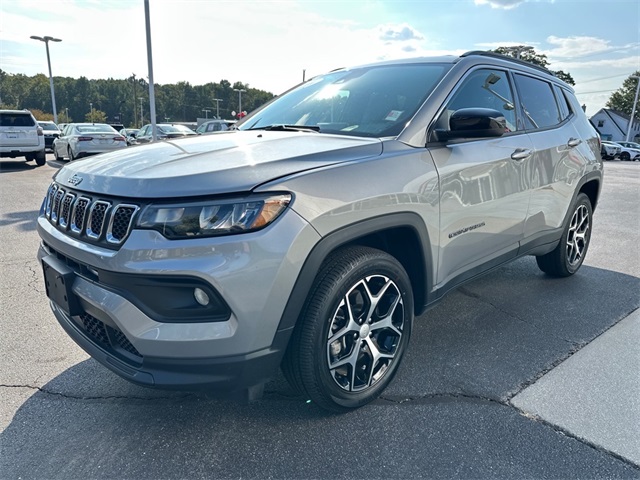 2024 Jeep Compass Latitude photo 7