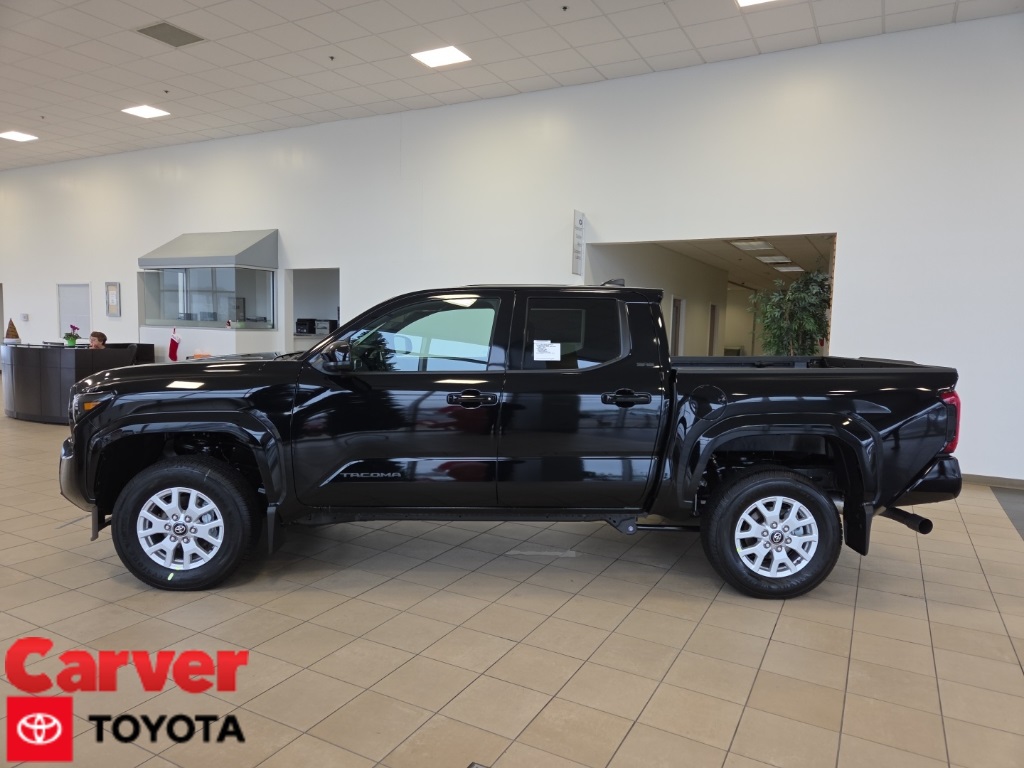 2025 Toyota Tacoma SR5's photo