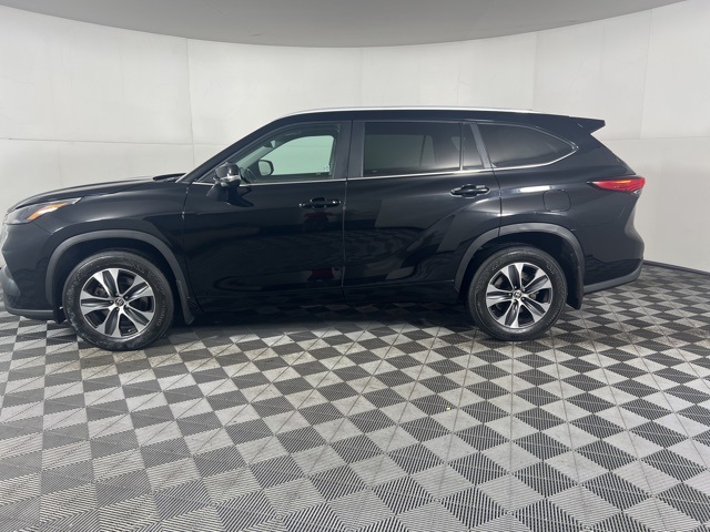 2023 Toyota Highlander L photo 4