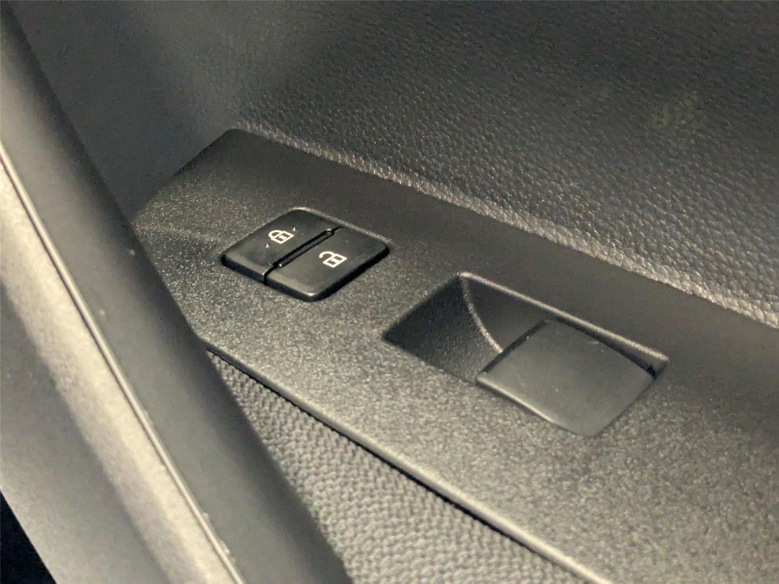 2025 Toyota Corolla LE photo 29