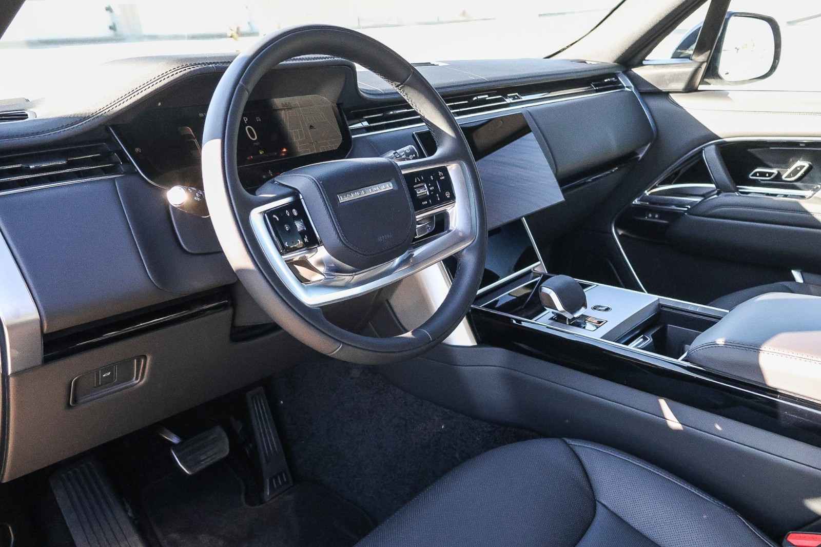 2025 Land Rover Range Rover SE photo 15