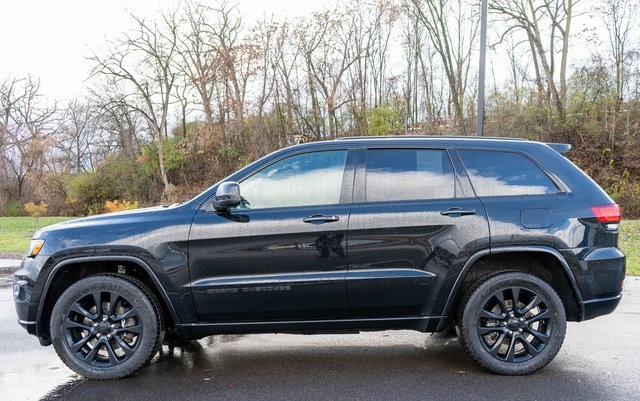 2021 Jeep Grand Cherokee Laredo X photo 3