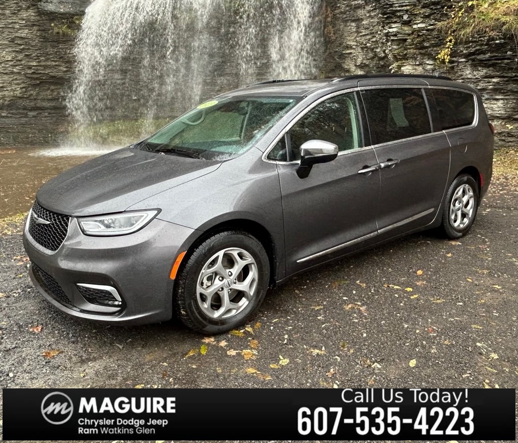 2023 Chrysler Pacifica Limited's photo