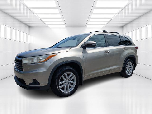 2014 Toyota Highlander LE's photo