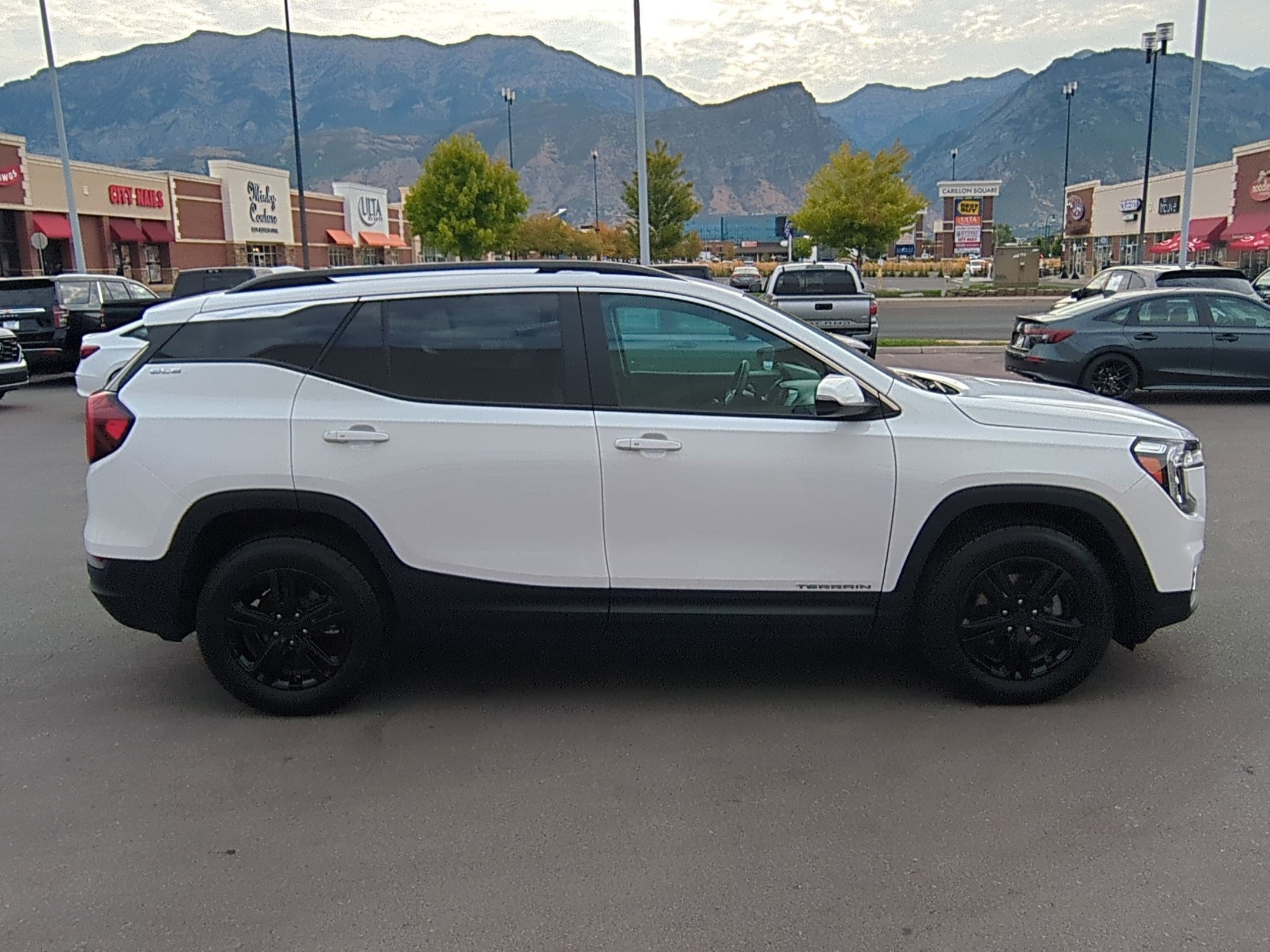 2023 Gmc Terrain SLE photo 2