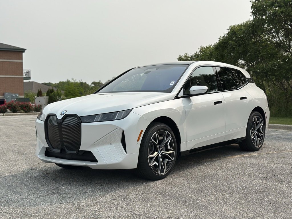 New 2026 Mineral White Metallic BMW xDrive45 image 3