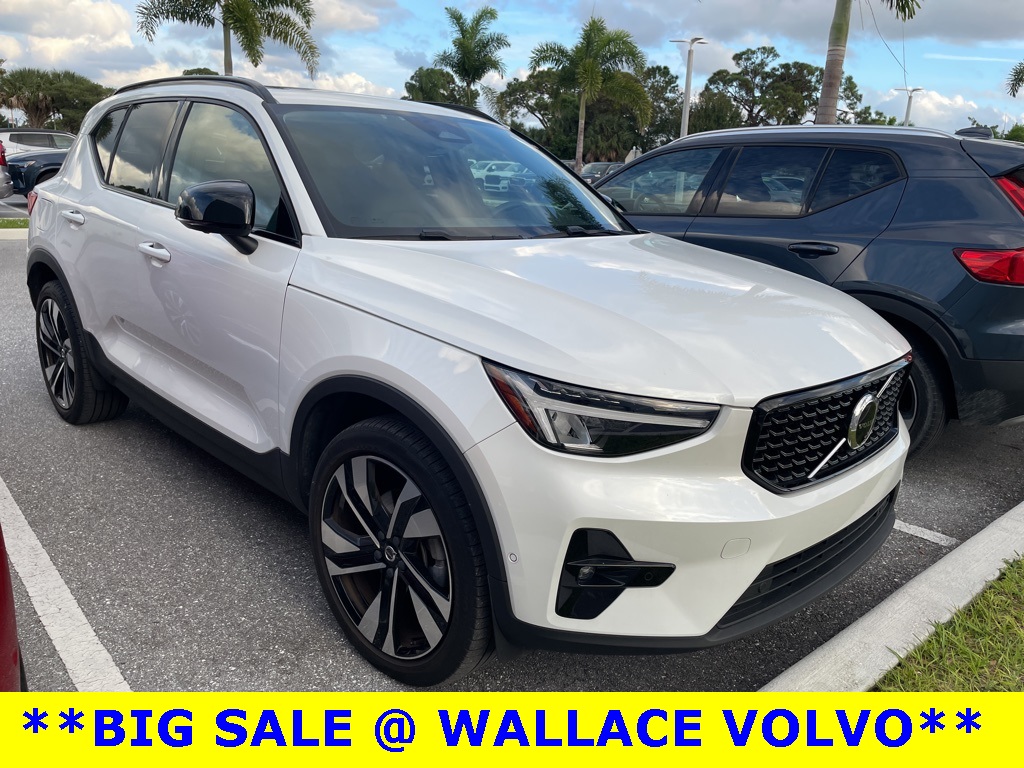 2024 Volvo XC40 Plus's photo