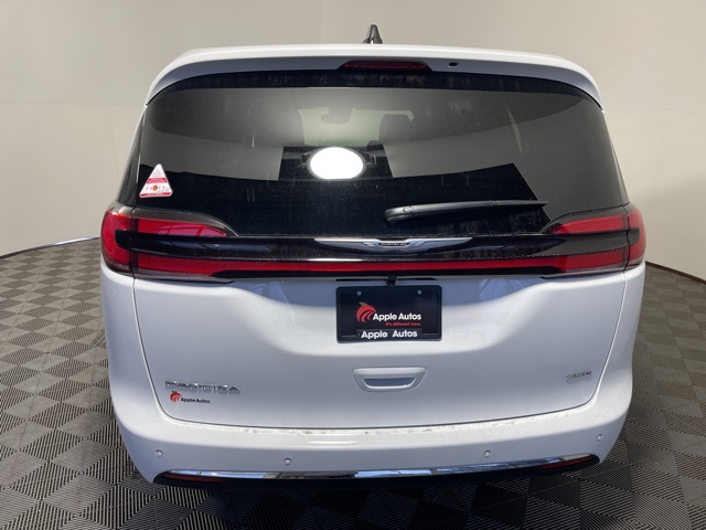 2026 Chrysler Pacifica photo 2