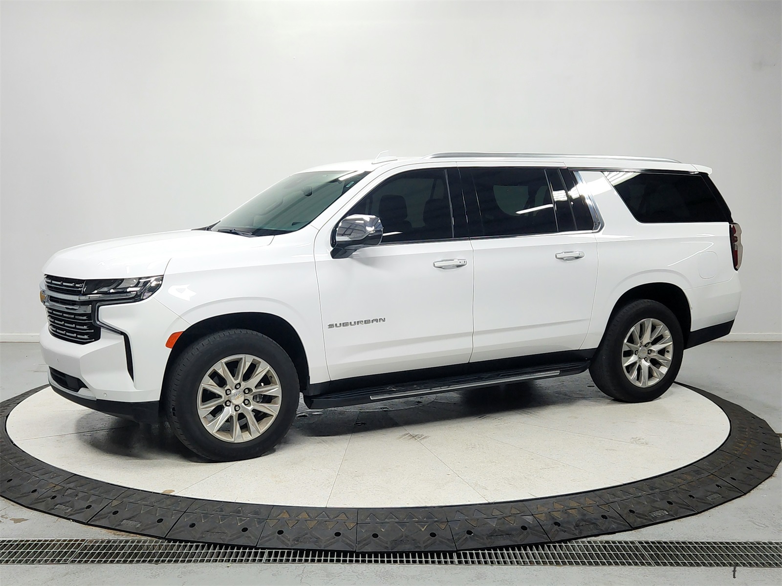 2023 Chevrolet Suburban Premier photo 3