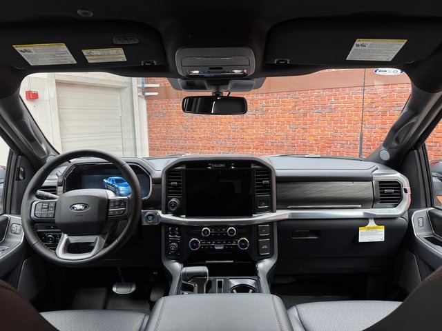 2025 Ford F-150 Lariat photo 11