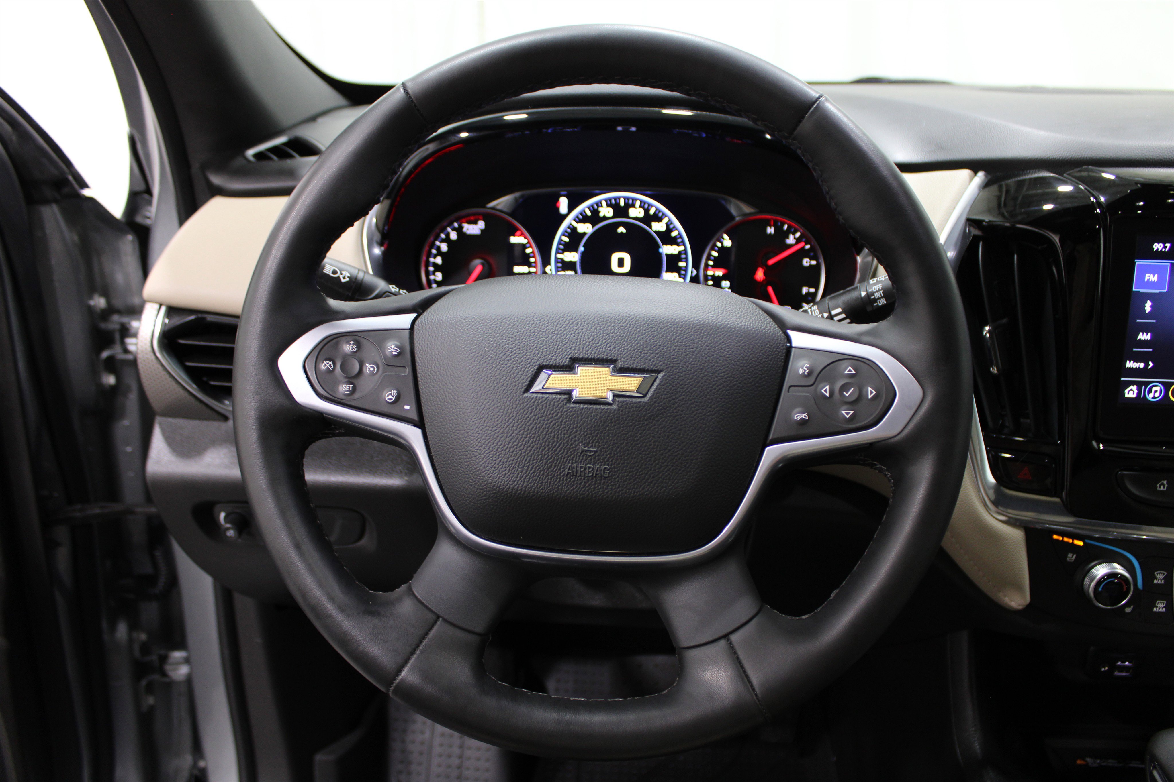 2023 Chevrolet Traverse Premier photo 5