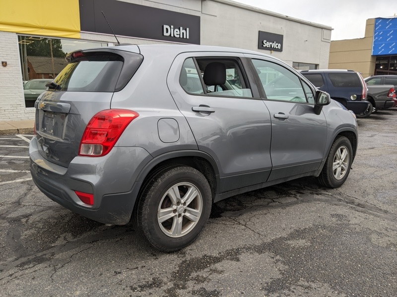 2020 Chevrolet Trax LS photo 2
