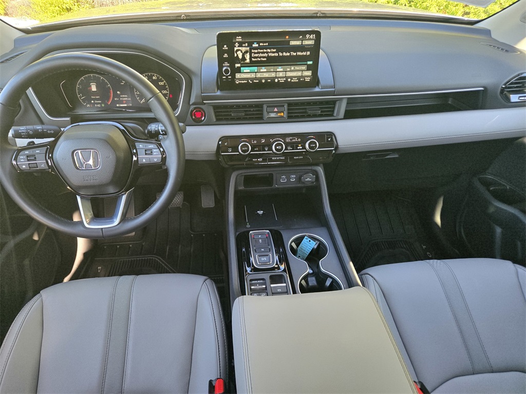 2024 Honda Pilot Touring photo 6