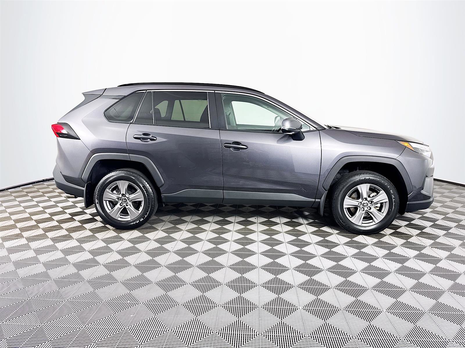 2024 Toyota RAV4 XLE photo 3